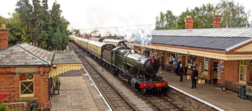2807 oldest working GWR loco built 1905 arrives at Toddington